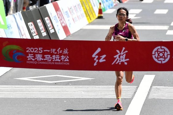 辉煌配资 长春马拉松鸣枪&#32;“巴黎冠军”黄雪梅首夺国内赛事全马冠军